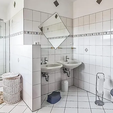 3 Bedroom Awesome In * Postomino