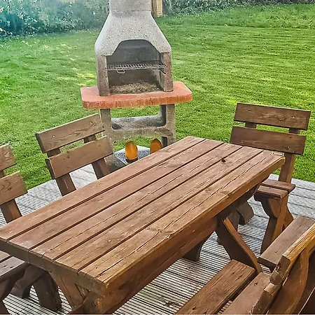 3 Bedroom Awesome In Hébergement de vacances Postomino