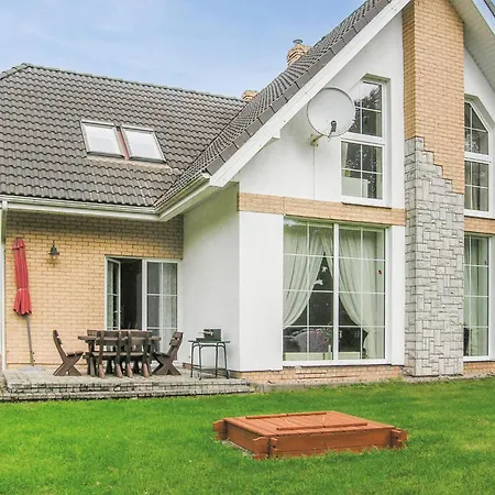 3 Bedroom Awesome In Hébergement de vacances *